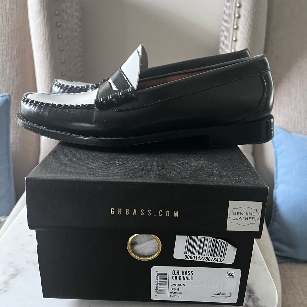 LARSON loafer. Two-Tone Black and White Loafers - Picture 4 of 8